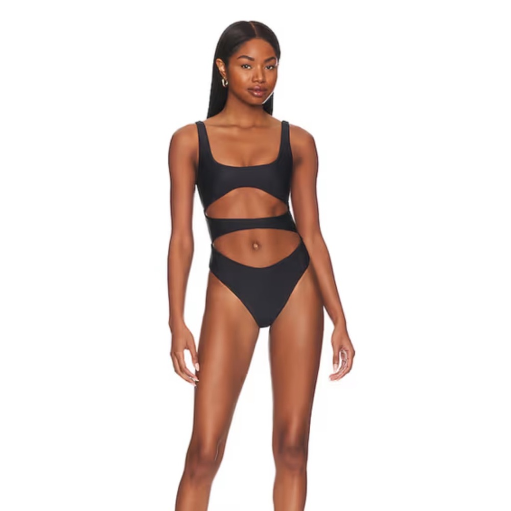 Lovewave the Zumi One Piece in Black, Size: M